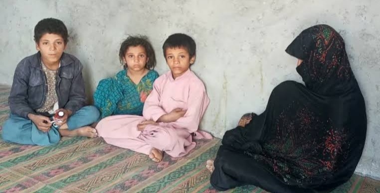 مادری در فراه به علت فقر مجبور به‌فروش دو دخترش شد ـ مجله‌ی اورال